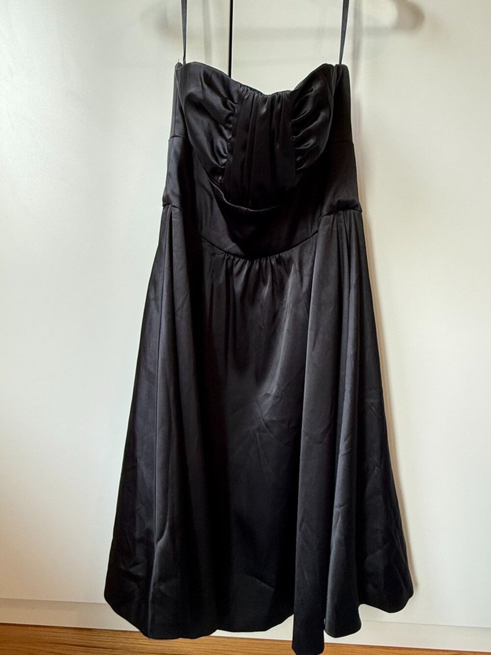 Black strapless satiny gown with ruched bust - White House Black Market